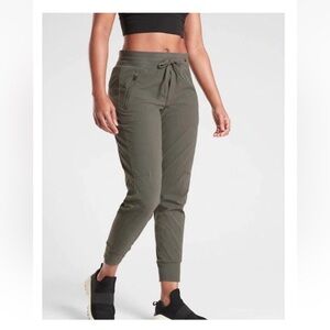 Athleta Trekkie north jogger in olive green